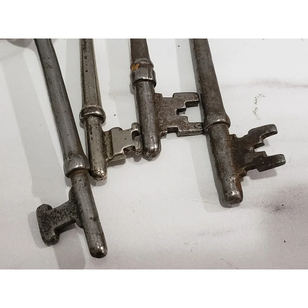 Lot 8 Antique Clover Bow Skeleton Keys Nickel Cabinet Keys 1890s-1920s janitor
